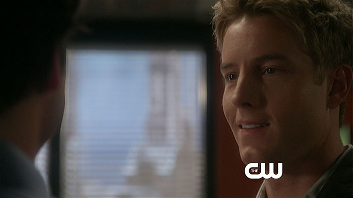 Smallville Season 10 Shield Keri Lynn Pratt Justin Hartley