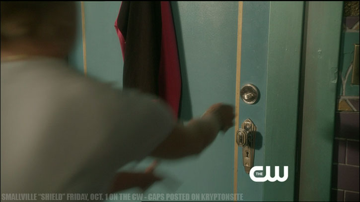 Smallville Season 10 Shield Keri Lynn Pratt Justin Hartley