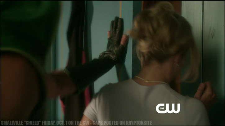 Smallville Season 10 Shield Keri Lynn Pratt Justin Hartley