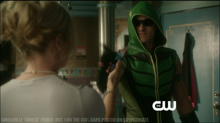 Smallville Season 10 Shield Keri Lynn Pratt Justin Hartley